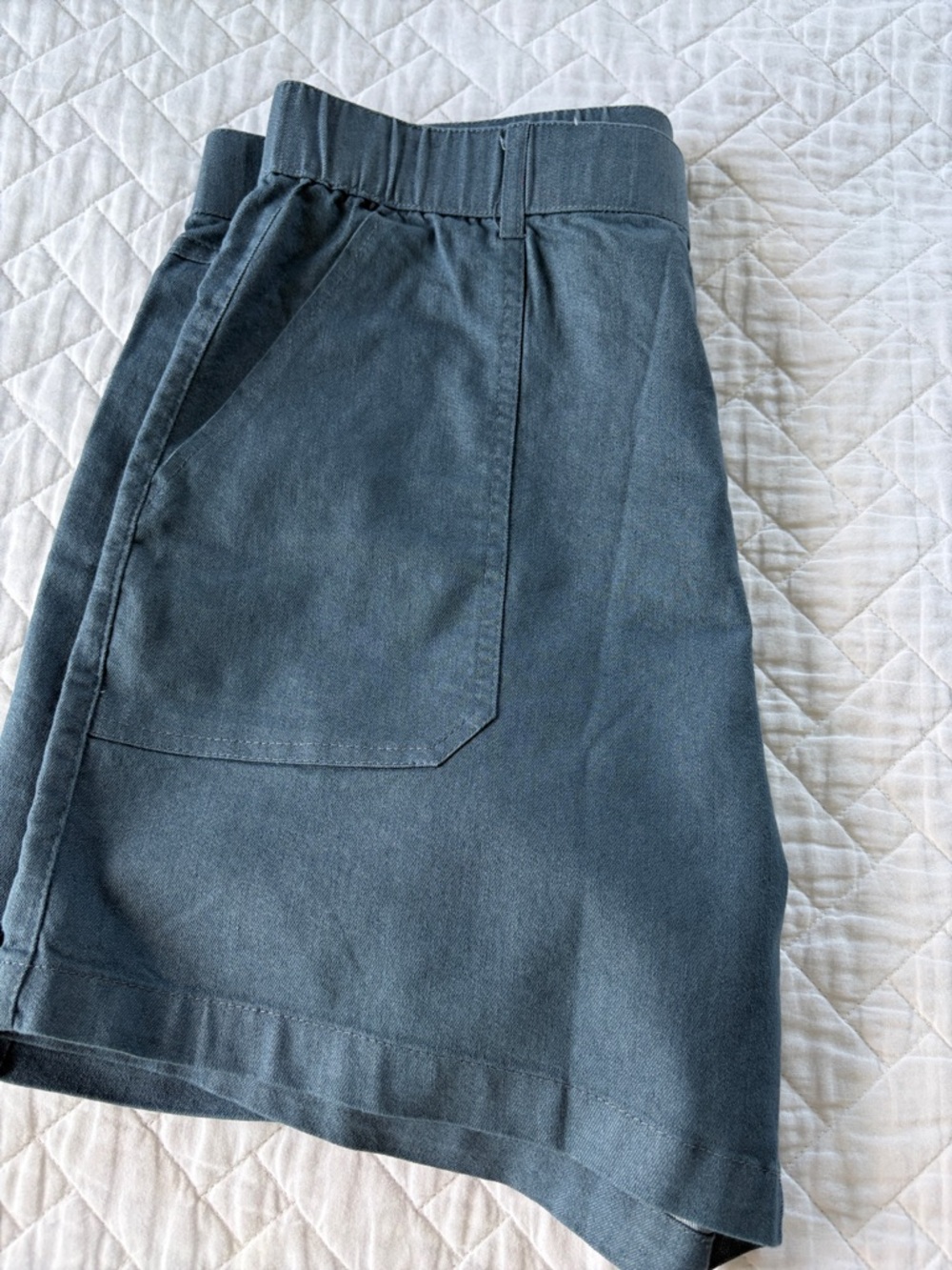 High rise Elastic-Waist soft denim shorts size large